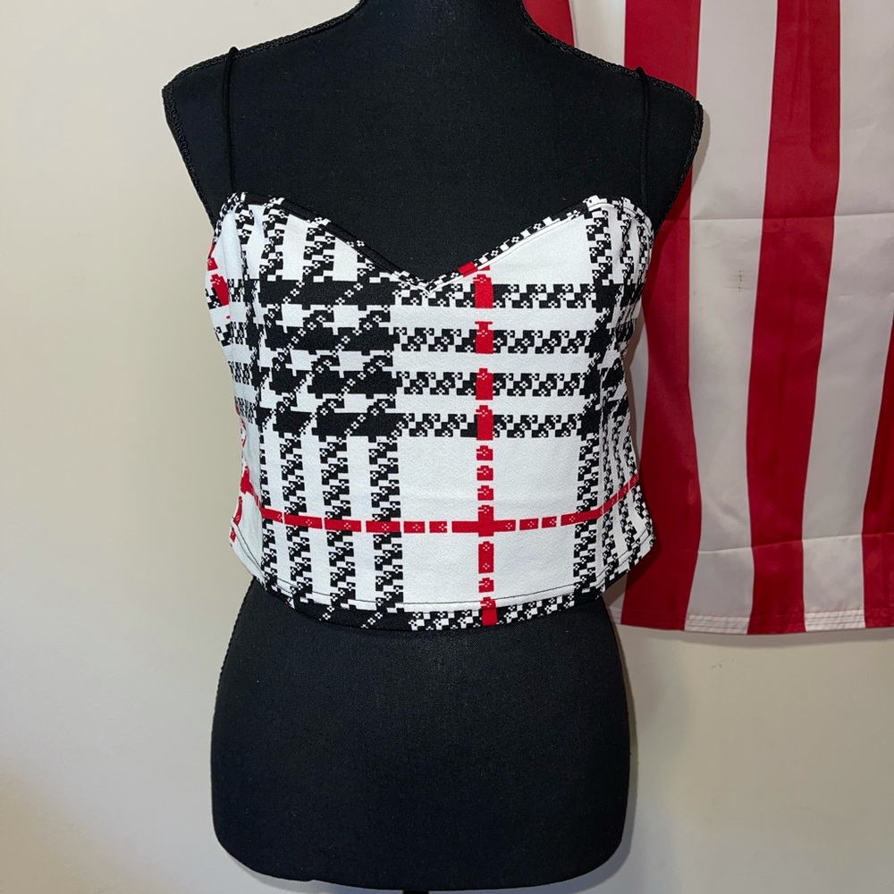 SHEIN Busty Cropped Tank